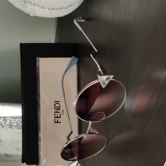 Gorgeous Authentic FENDI women sunglasses with crystals on the side - Picture 7 of 14